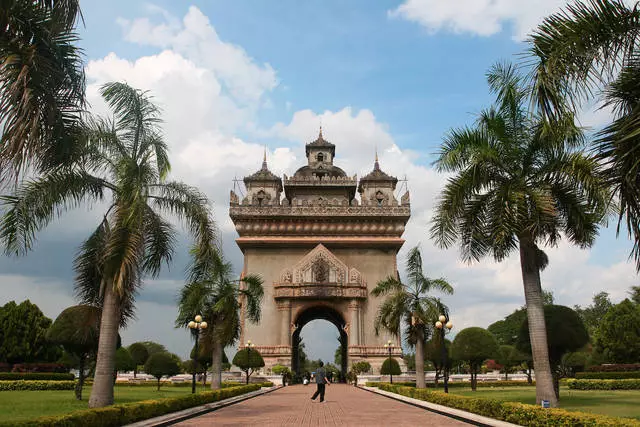 Bi zarokên li Vientiane re bisekinin. Serişteyên bikêr. 20044_3