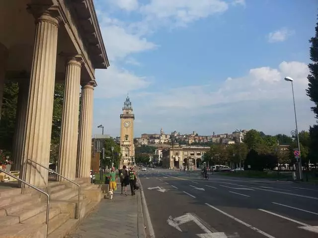 Dab tsi yog nthuav kom pom Bergamo? 20196_4