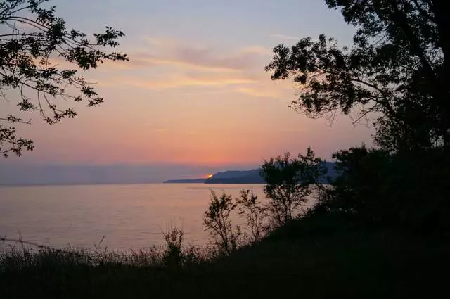 Agoy eta itsasoko kostalde beltz guztia - denboraldi baxuan ederra