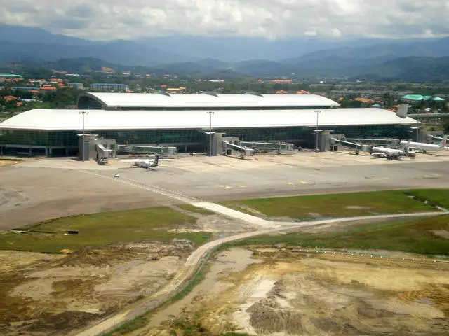 كوتا kinabalu دا ئارام ئېلىڭ: شەھەرنى قانداق ئېلىش ۋە قانداق يۆتكەش كېرەك? 20553_1