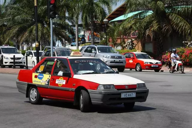 Ripozu en Kota Kinabalu: Kiel akiri kaj kiel moviĝi ĉirkaŭ la urbo? 20553_4