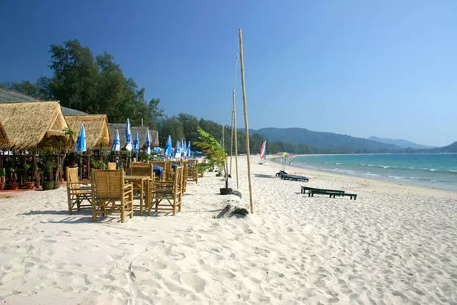 Unsa man ang kinahanglan nimo nga mapaabut gikan sa pahulay sa Bang Tao Beach? 20823_2