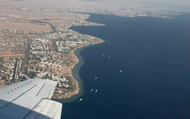 ថ្ងៃឈប់សម្រាកនៅ Sharm el Sheikh: តើធ្វើដូចម្តេចដើម្បីទៅដល់ទីនោះ? ថ្លៃដើមពេលវេលាធ្វើដំណើរផ្ទេរ។ 2086_3