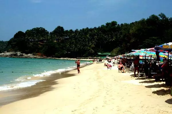 Welk entainment is op Surin Beach?