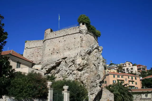 Qu'est-ce qui est intéressant de voir Pietra Ligure? 21041_5