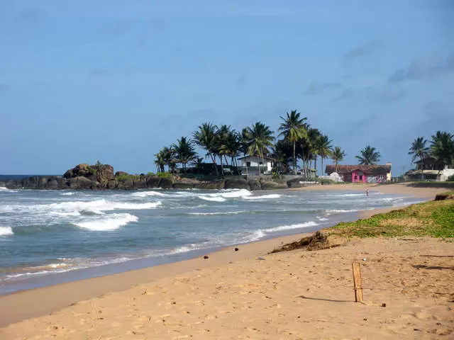 അഹങ്കാലിലെ അവധിക്കാലത്ത് സ്വയം എങ്ങനെ എടുക്കാം? 21083_9