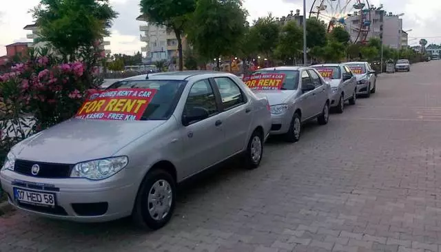 Wat ynteressante plakken kinne wurde besocht yn 'e buert fan Kemer, in auto te nimmen foar hier.