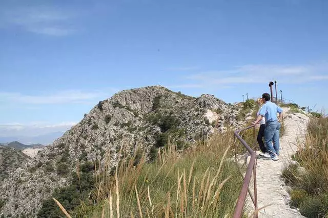 Որոնք են այցելու ավելի շատ հետաքրքիր վայրեր Բենալմադեն: 21277_7