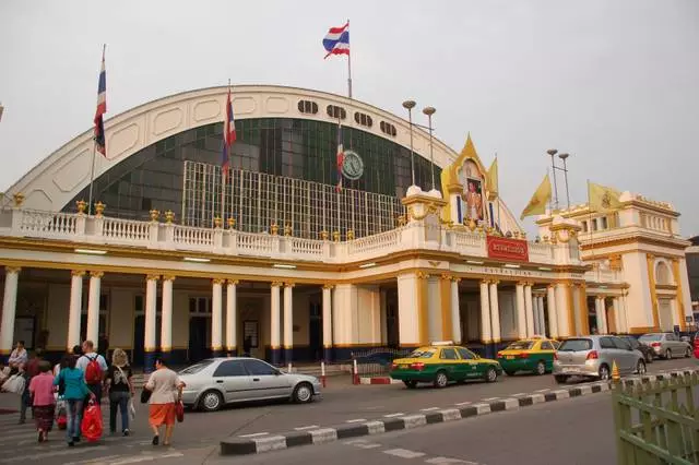 Mokhoa oa ho fihla Phuket ho Bangkok 2131_2