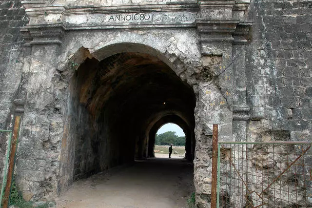 កន្លែងដែលគួរឱ្យចាប់អារម្មណ៍បំផុតនៅ JAFNE ។ 21515_1