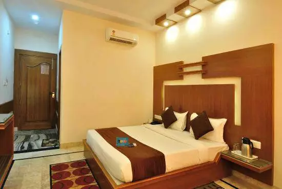 Otel Vrindavan'da dinlenmeyi seçmek için otel nedir? 21650_1