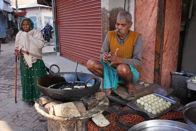 Elo ni o jẹ lati jẹ ni Vrindavan? Nibo ni o dara lati jẹ? 21652_3