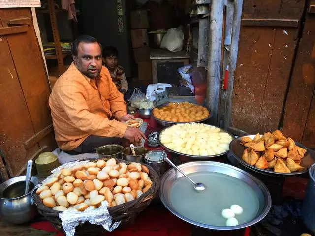 Vrindavan'da ne kadar yemeye mal olur? Nerede yemek daha iyi? 21652_4