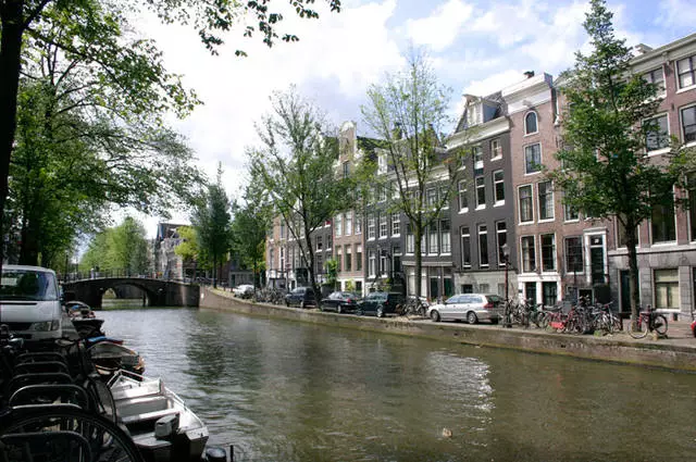 Ngaso ing Amsterdam: Pros lan Cons. Apa aku kudu menyang Amsterdam? 21771_3