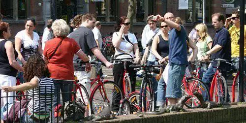 Wéi eng Ausgourmunge wäert d'Amsterdam besichen? Wou besser Excursiounen ze kafen?