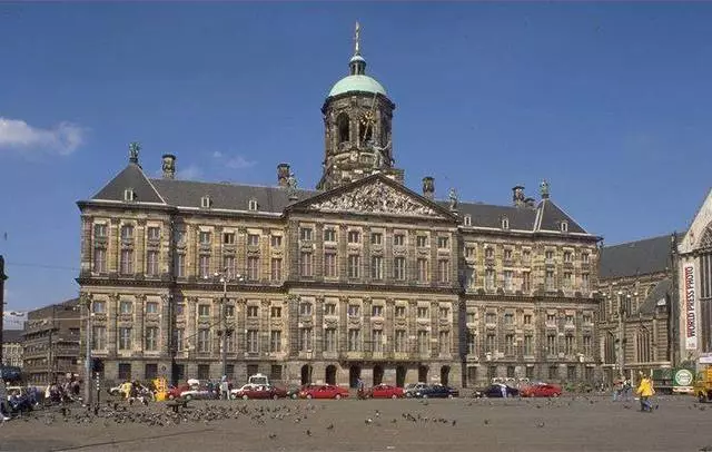 Apa yang patut dilihat di Amsterdam? Tempat yang paling menarik. 21784_6