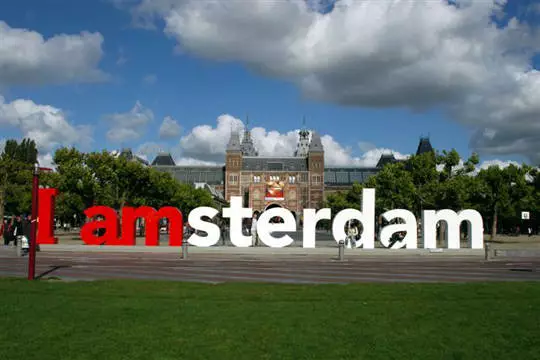 What entertainment is in Amsterdam? How to take yourself on vacation? 21787_27