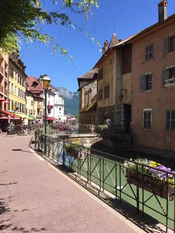 Francia város Annecy nyáron.