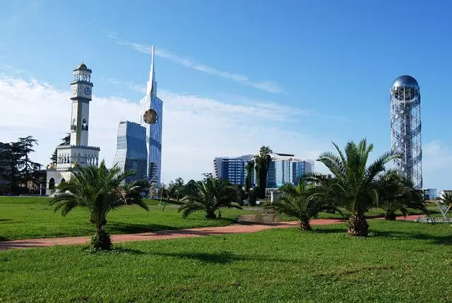 Puas muaj Georgian tos txais nyob rau hauv lub resort batumi? 22561_3