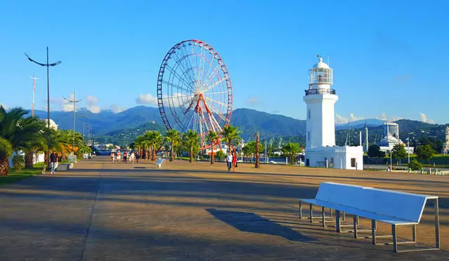 Puas muaj Georgian tos txais nyob rau hauv lub resort batumi? 22561_4