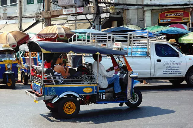 Restiți-vă cu copiii din Bangkok