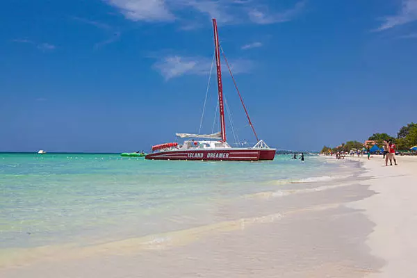 Negril: Plej bona strando ripozo kaj mergo en la kulturo de la insulo. 23202_2