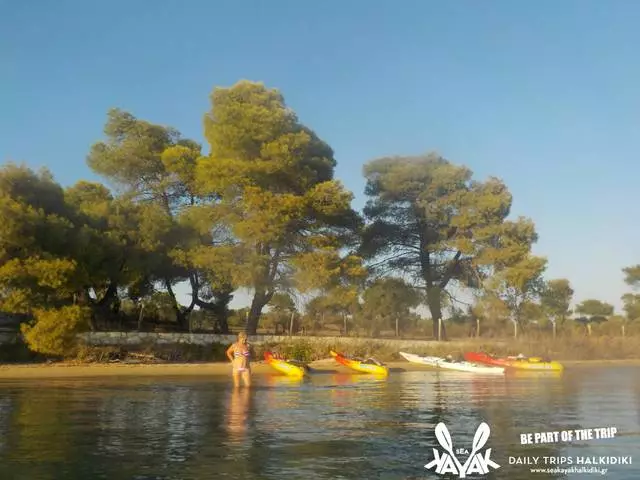 Մայրամուտի հանդիպում vurverra (Kayaking)