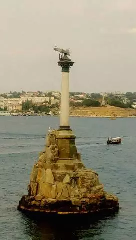 Is cathair í Sevastopol ina saolraí.