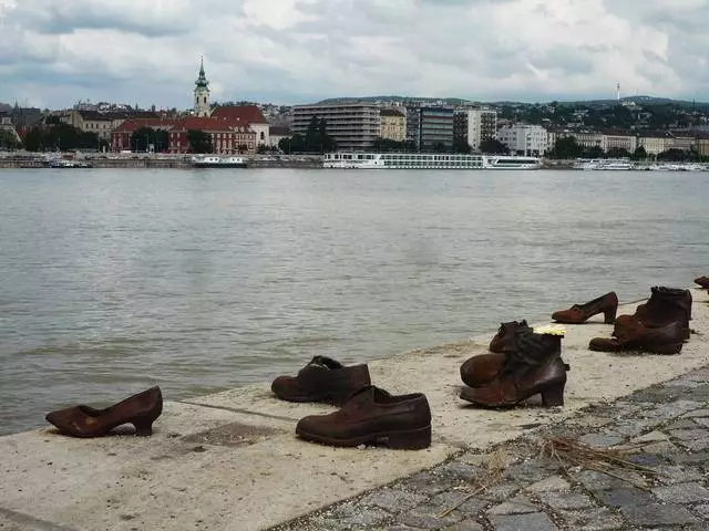 Kasut di Tamana - Memori Holocaust / Ulasan mengenai lawatan dan pemandangan Budapest 23762_1