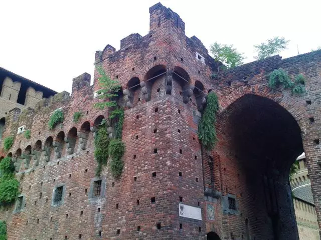 Castelo de Sofuz e contornos - Excursión transformadora / comentarios de excursión e vistas Milán 23777_2