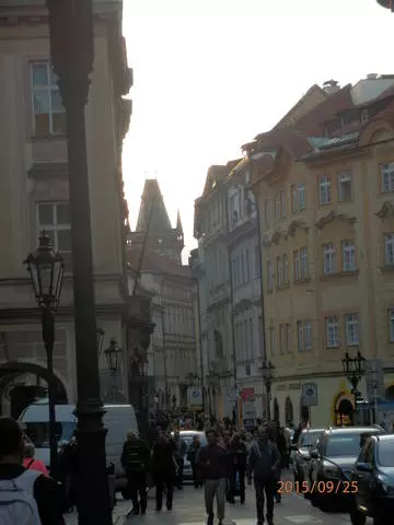 Fitsangatsanganana bus sy mpandeha an-tongotra any Prague / hevitra momba ny fitsangatsanganana sy ny fijerena prague