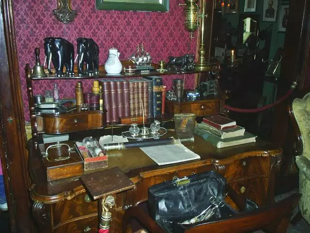 Imah-musium sherlock holmes di London - tina buku dina kanyataan / ulasan ngeunaan wisata sareng wisata 23888_5