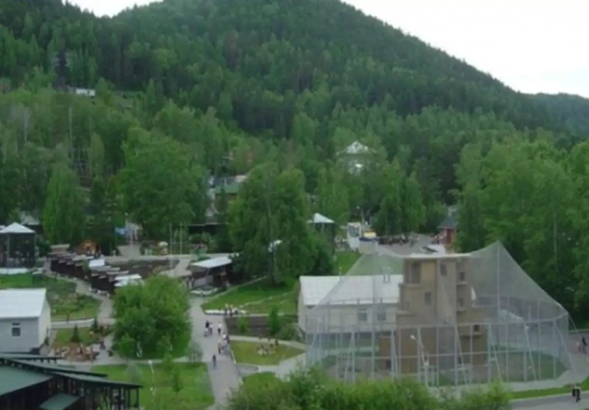 Roof Ruch - Fasaxyada dhammaan qoyska / dib u eegista ku saabsan dalxiisyada iyo soojiidashada Krasnonarsk