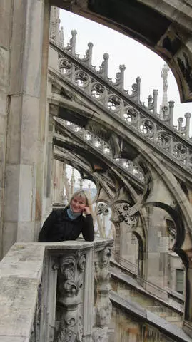 Kufamba padenga reMILAN CAThedral (Duomo) / Ongororo yeChidimbu uye kuona Milan 24116_2