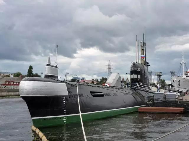 În interiorul submarinului / revizuirilor de excursie și obiective turistice Kaliningrad 24132_1