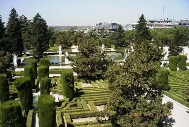 Na visita a Don Quixhot. Espanha. Madri. / Comentários de excursão e pontos turísticos Madrid 24134_3