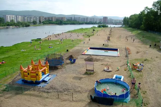 Recreation Island - Mahusay na lugar para sa buong pamilya / review tungkol sa mga iskursiyon at tanawin ng Krasnoyarsk 24244_4