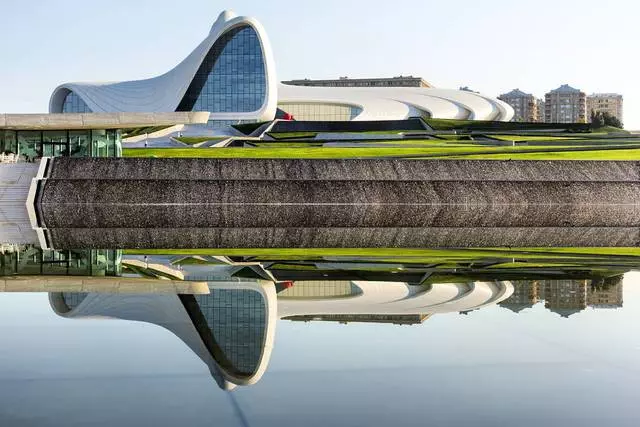 Heydar Aliyev Center, Baku- / anmeldelser af udflugt og seværdigheder Baku 24317_1