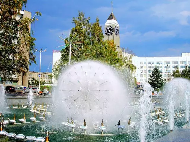 Praza do Teatro: un lugar de recreación, paseos e romance / comentarios sobre paseos e puntos de vista de Krasnoyarsk 24358_2