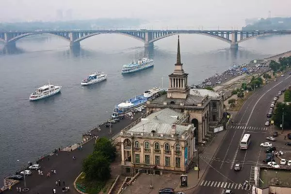 Embankment Yenisei - een ideale plek om data / recensies van excursie en bezienswaardigheden Krasnoyarsk te benoemen 24374_1