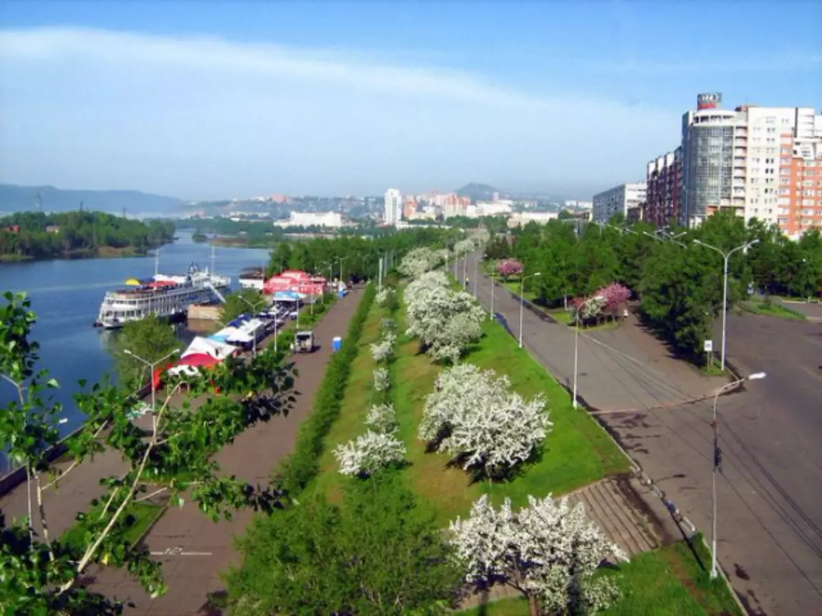 Embankment yenisei - usa ka sulundon nga lugar aron pagtudlo sa mga petsa / pagribyu sa excursions ug makita ang Krasnoyyarsk 24374_2