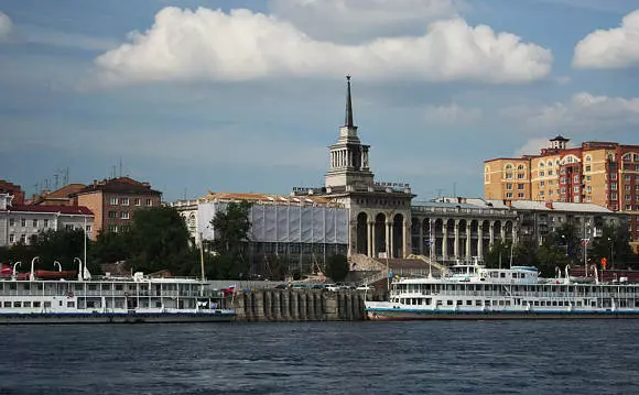 Embankment Yenisei - Txangoa eta Ikuspegiak Krasnoyarsk-en datak / berrikuspenak izendatzeko leku aproposa 24374_6