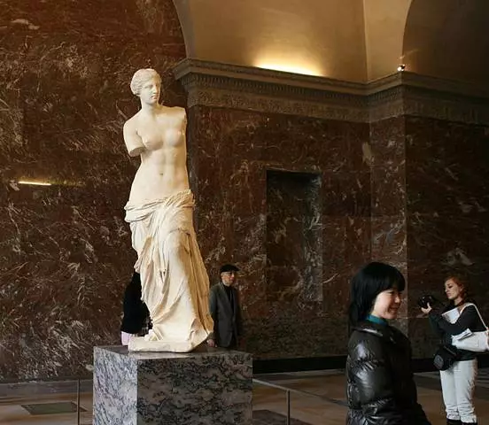 Louvre munduko museo ederra da. / Parisko txangoak eta ikuspegiak 24421_2