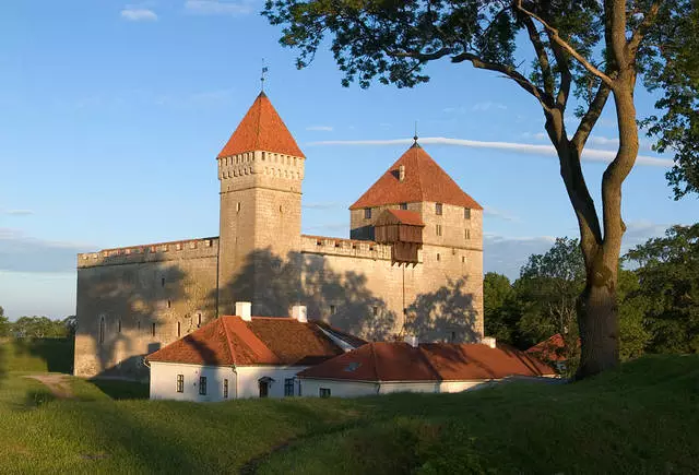 Viaggio attraverso l'isola Estonia - Kuressaare 24455_2