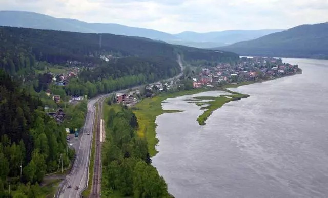 Divnogorsk - Cathair na háilleachta / athbhreithnithe diaga ar thuras agus radharcanna Krasnoyarsk 24589_1