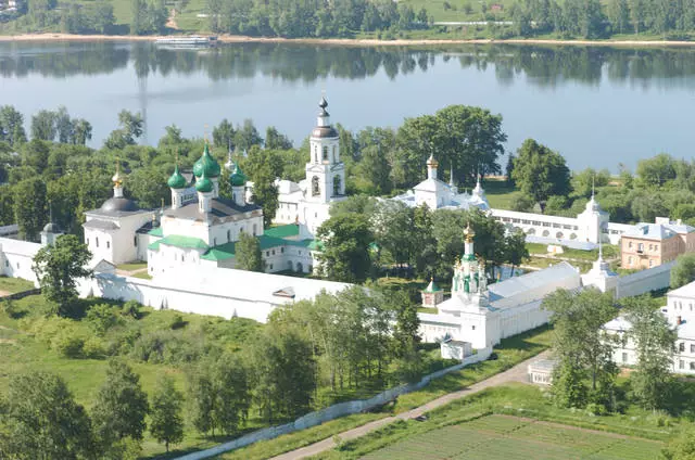 Ang among pagbiyahe sa Mazhsky Monastery / Review sa Excursions ug mga talan-awon sa Yaroslavl 24594_1