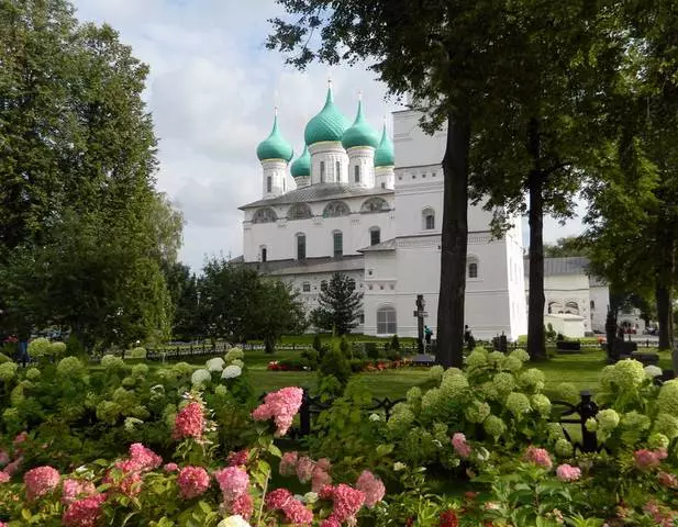 Us reis nei it Mazhsky-kleaster / resinsjes fan ekskurzje en sights of sights of Yaroslavl 24594_4