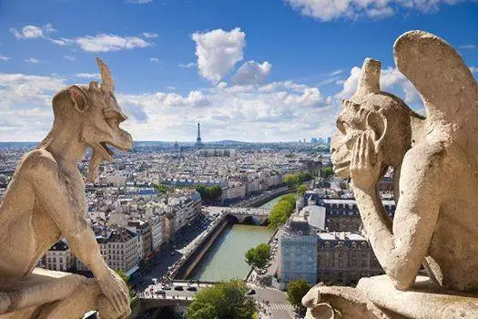 A Catedral Majestosa e Antiga do Parisiense Nossa Senhora. / Comentários de excursão e pontos turísticos de Paris 24608_3