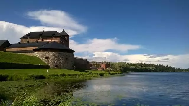 Camina por el castillo medieval de Hayam / Revisiones de la excursión y las vistas de Hämeenlinna