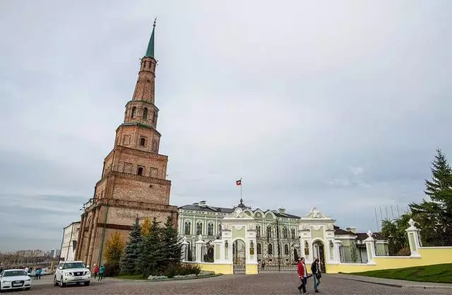 Wisata menyang Kazan Kremlin / Ulasan babagan Excursion lan Pemandangan Kazan 24723_4